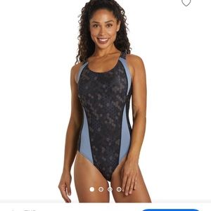 Tyr women’s swimsuit NWT